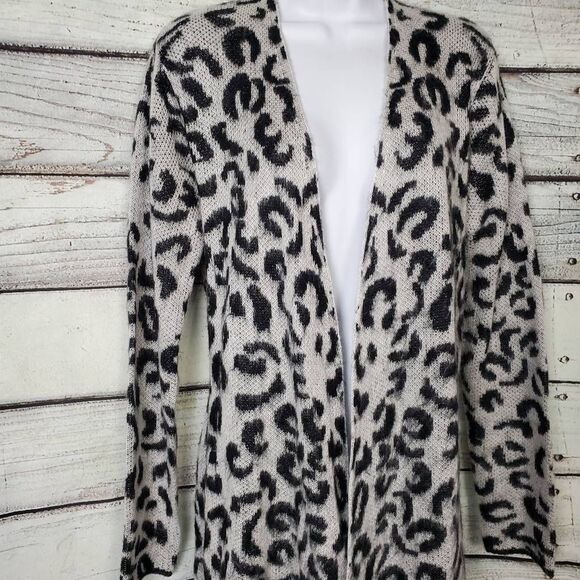 Harvé Benard Women’s Black White Leopard Print Long Cardigan Sweater Size Large - Picture 2 of 8